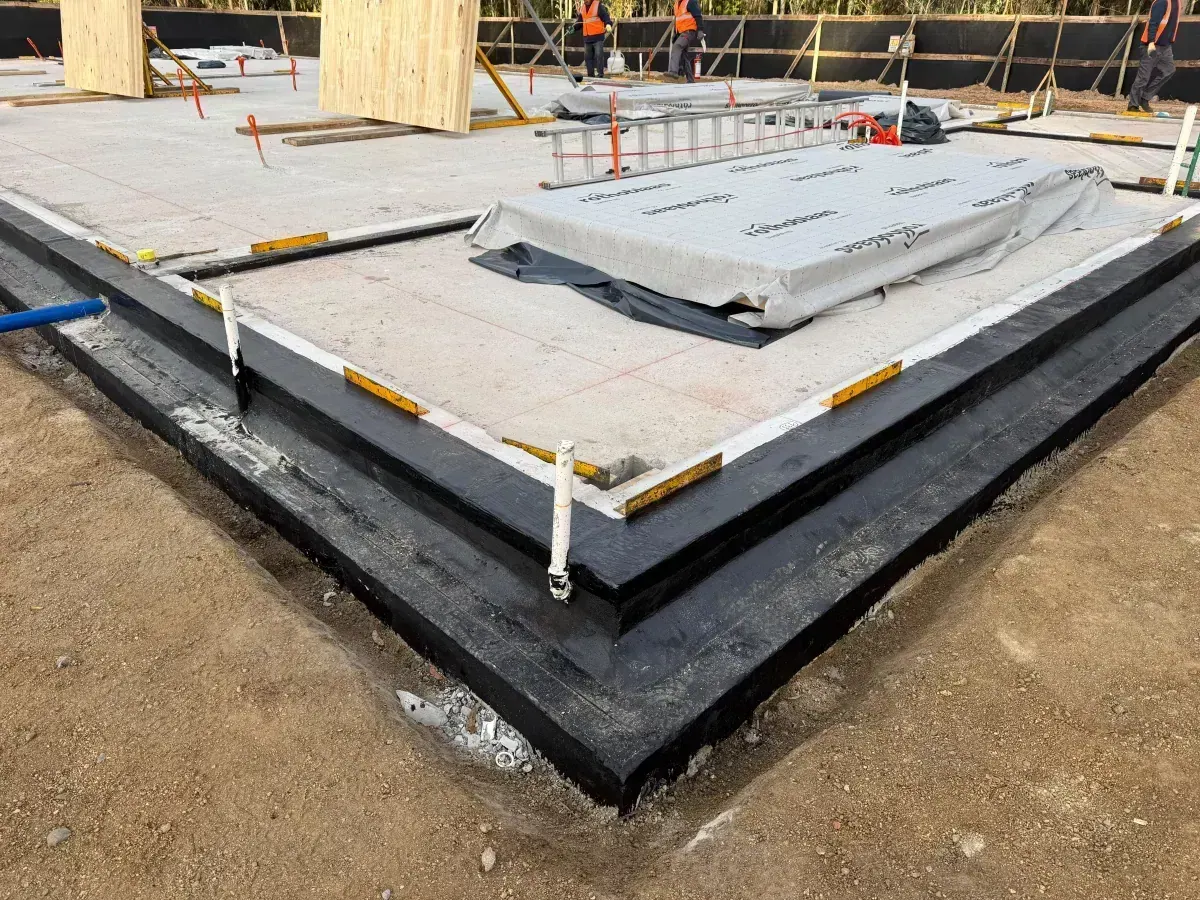 Foundation corner with anchor bolts