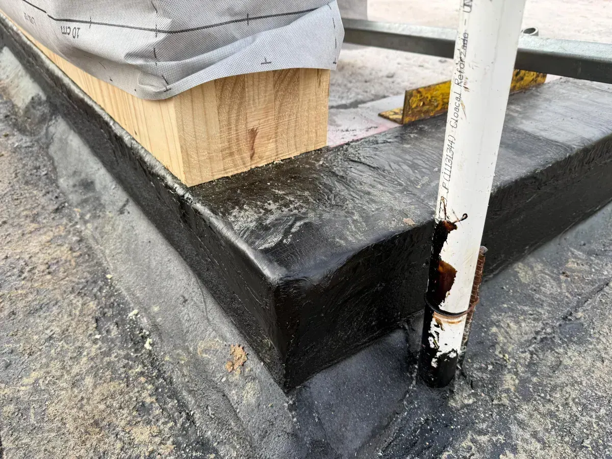 Waterproofing membrane detail at slab edge